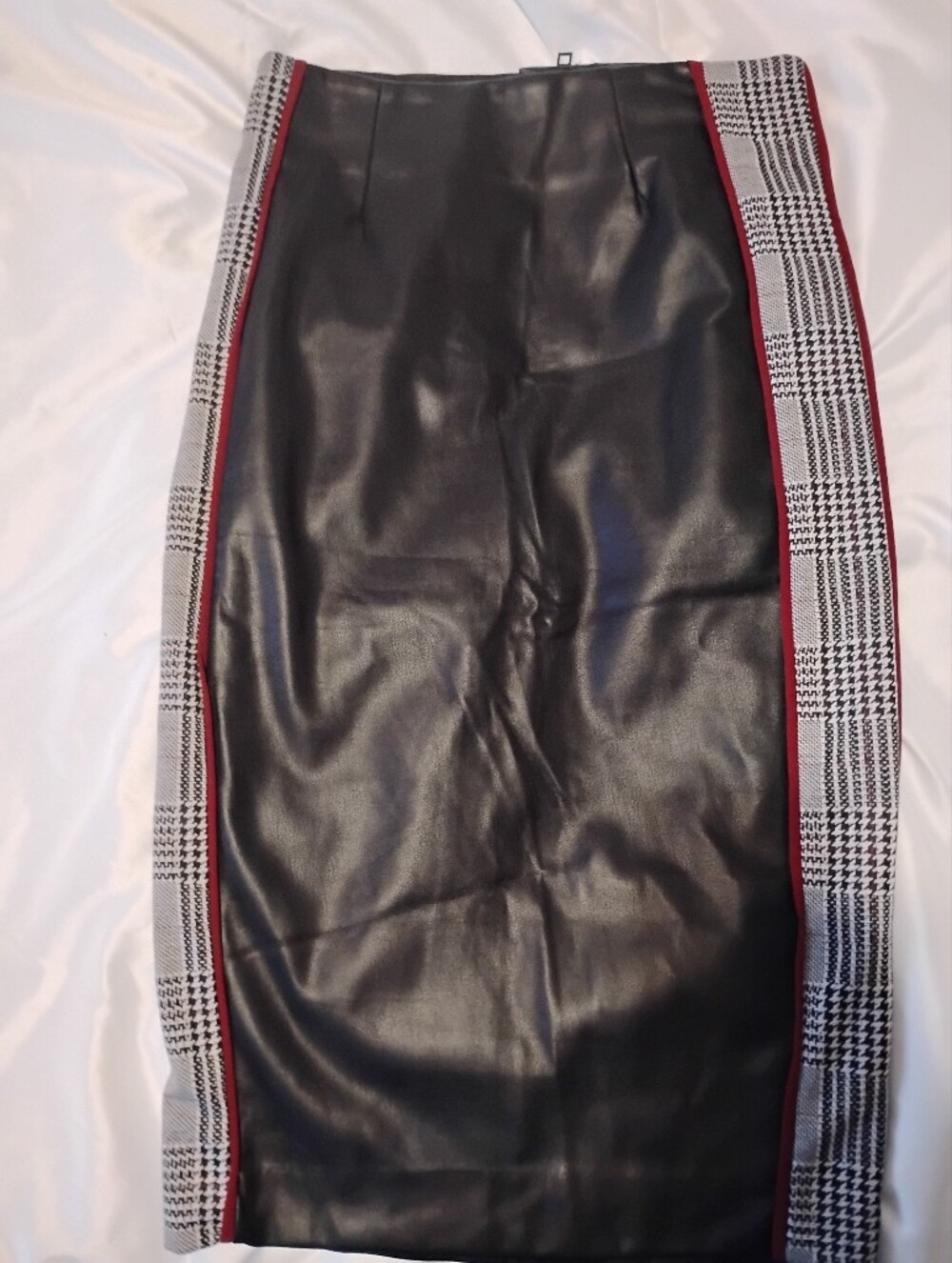 Suzy Shier Black Faux Leather Midi Skirt with Houndstooth Panels and Red Trim